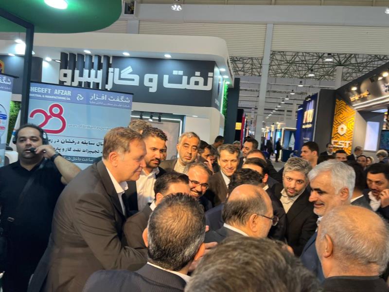 The visit of the respected CEO of Persian Gulf Holdings to the booth of Shughafazhar Company